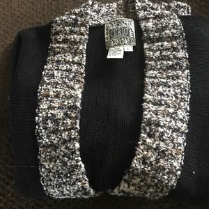 Size large deep v with 3/4 length bell sleeves